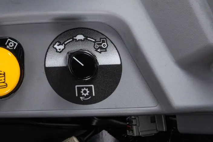 ISEKI TM4230 - TM4270 kompakt traktor