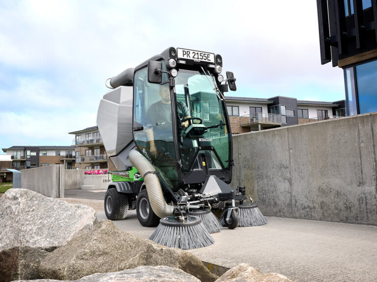 EGHOLM Park Ranger 2155e elektromos ko mpakt seprőgép