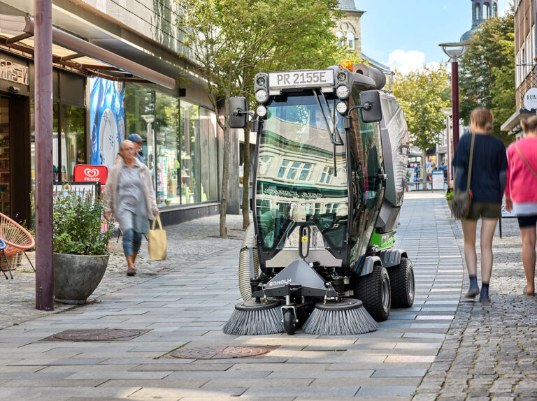 EGHOLM Park Ranger 2155e elektromos ko mpakt seprőgép