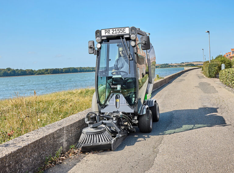 EGHOLM Park Ranger 2155e elektromos ko mpakt seprőgép