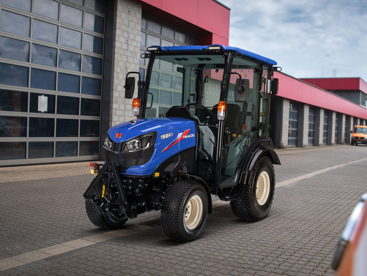 ISEKI TM4230 - TM4270 kompakt traktor