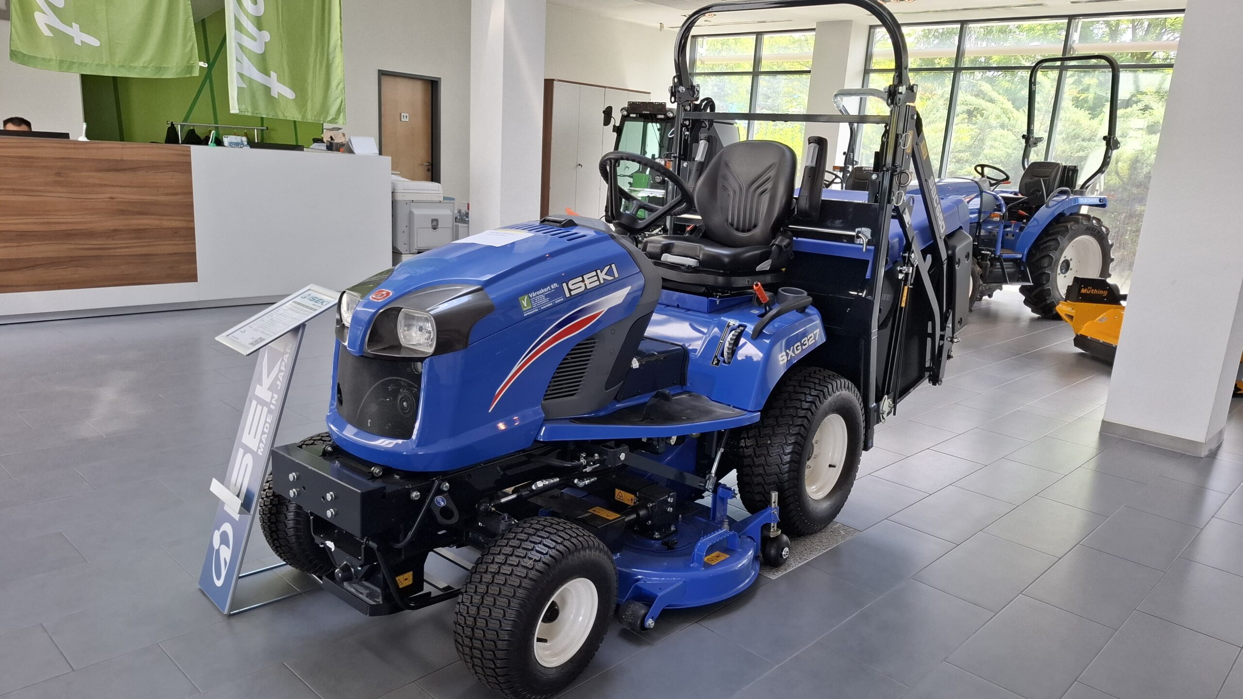 ISEKI SXG 327 dízelmotoros fűnyíró traktor