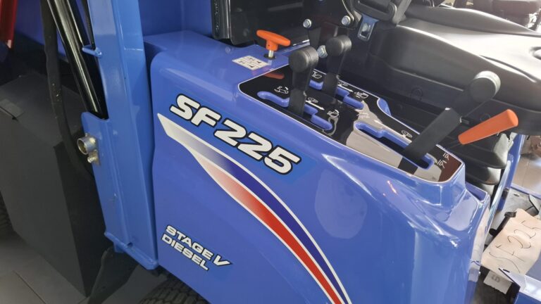 ISEKI SF225 nagyteljesítményű frintkaszás fűnyíró