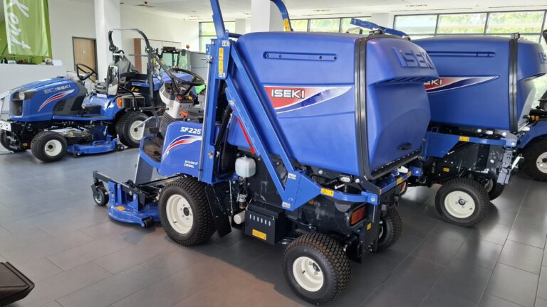 ISEKI SF225 nagyteljesítményű frintkaszás fűnyíró
