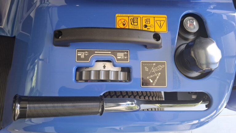 ISEKI SXG 216+ dízelmotoros fűnyíró traktor